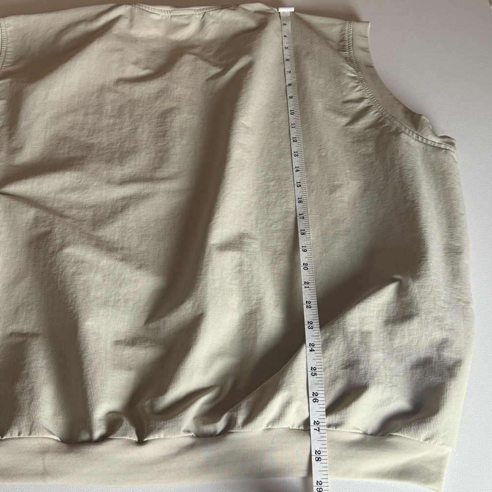 Columbia Titanium Men's XL Golf Vest – Beige Windproof Pullover - Picture 9 of 9